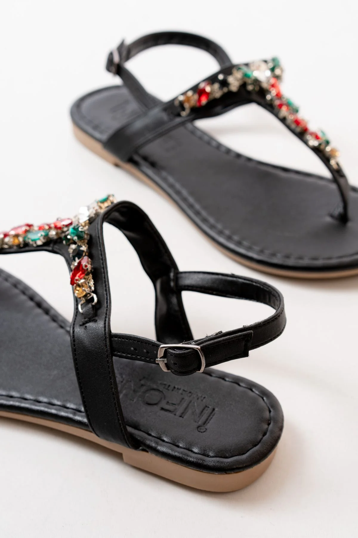 152-1110 Sandales femme à entre-doigt avec pierres multicolores – Image 9