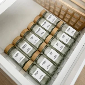 Set de 12 pots à épices en verre avec étiquettes et couvercles en bambou – Flacons carrés 120 ml