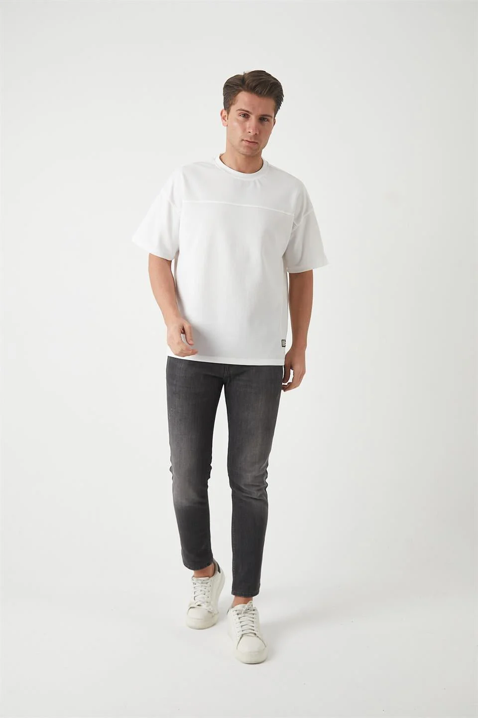 t‑shirt oversize homme avec panneaux design – Image 4