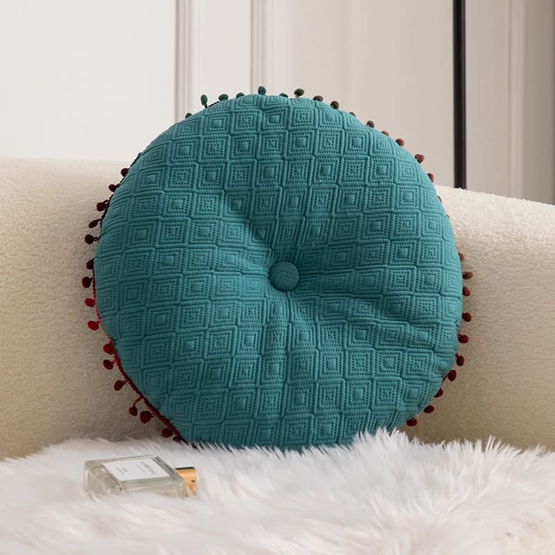 Coussin cocooning rond à pompons – Image 6