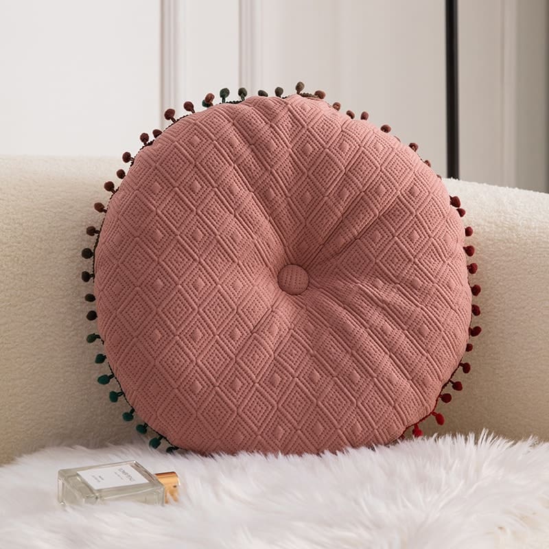 Coussin cocooning rond à pompons – Image 9