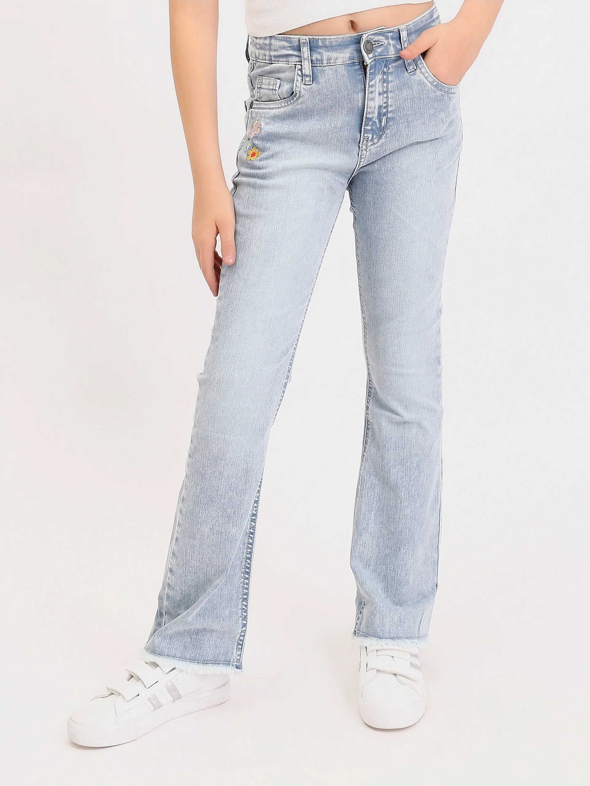 Jean fille ado bootcut avec broderie fleurs et finition effilochée - JNS25GSIW71404MR1 – Image 4