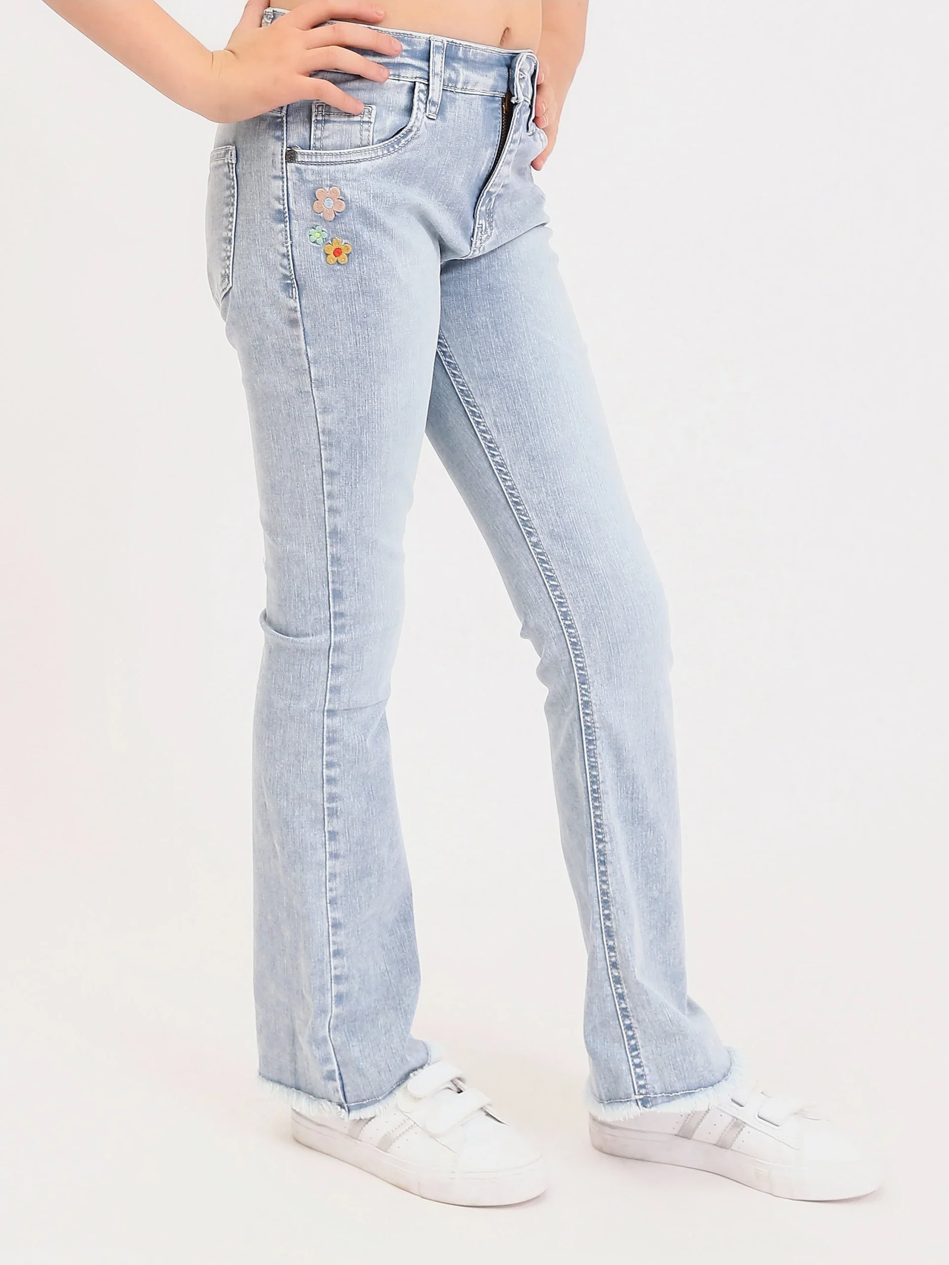 Jean fille ado bootcut avec broderie fleurs et finition effilochée - JNS25GSIW71404MR1 – Image 5