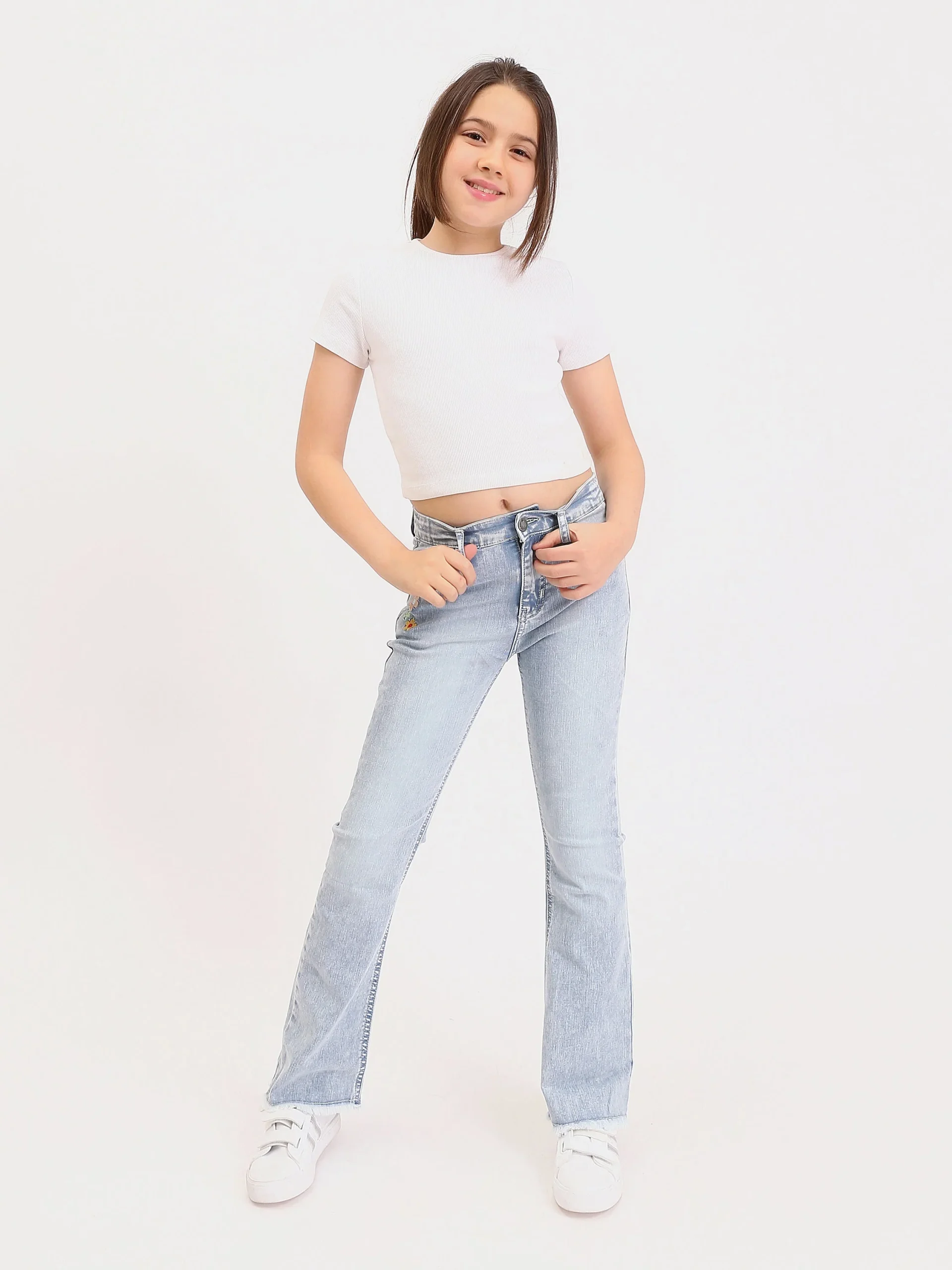 Jean fille ado bootcut avec broderie fleurs et finition effilochée - JNS25GSIW71404MR1 – Image 7