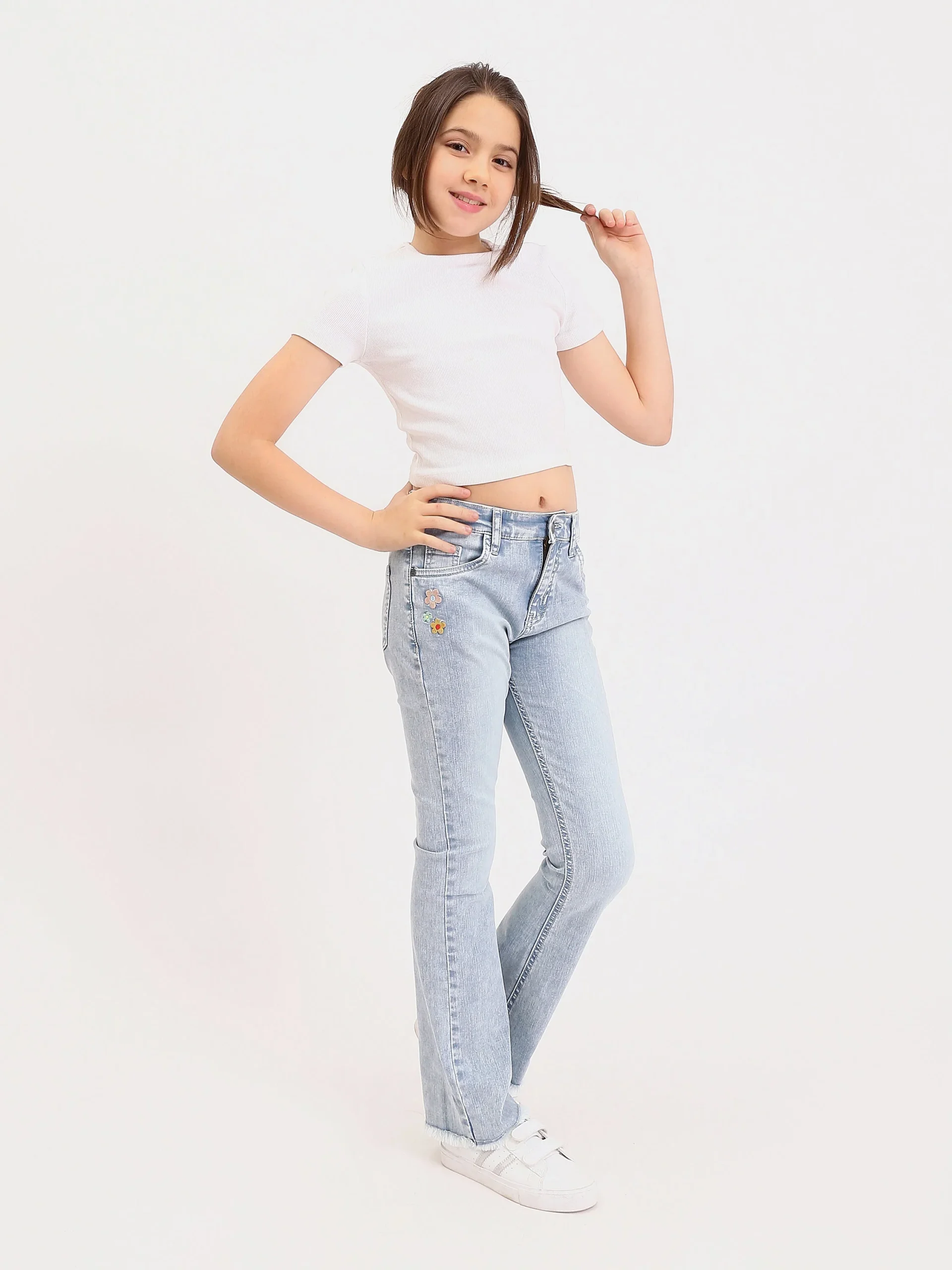 Jean fille ado bootcut avec broderie fleurs et finition effilochée - JNS25GSIW71404MR1 – Image 2