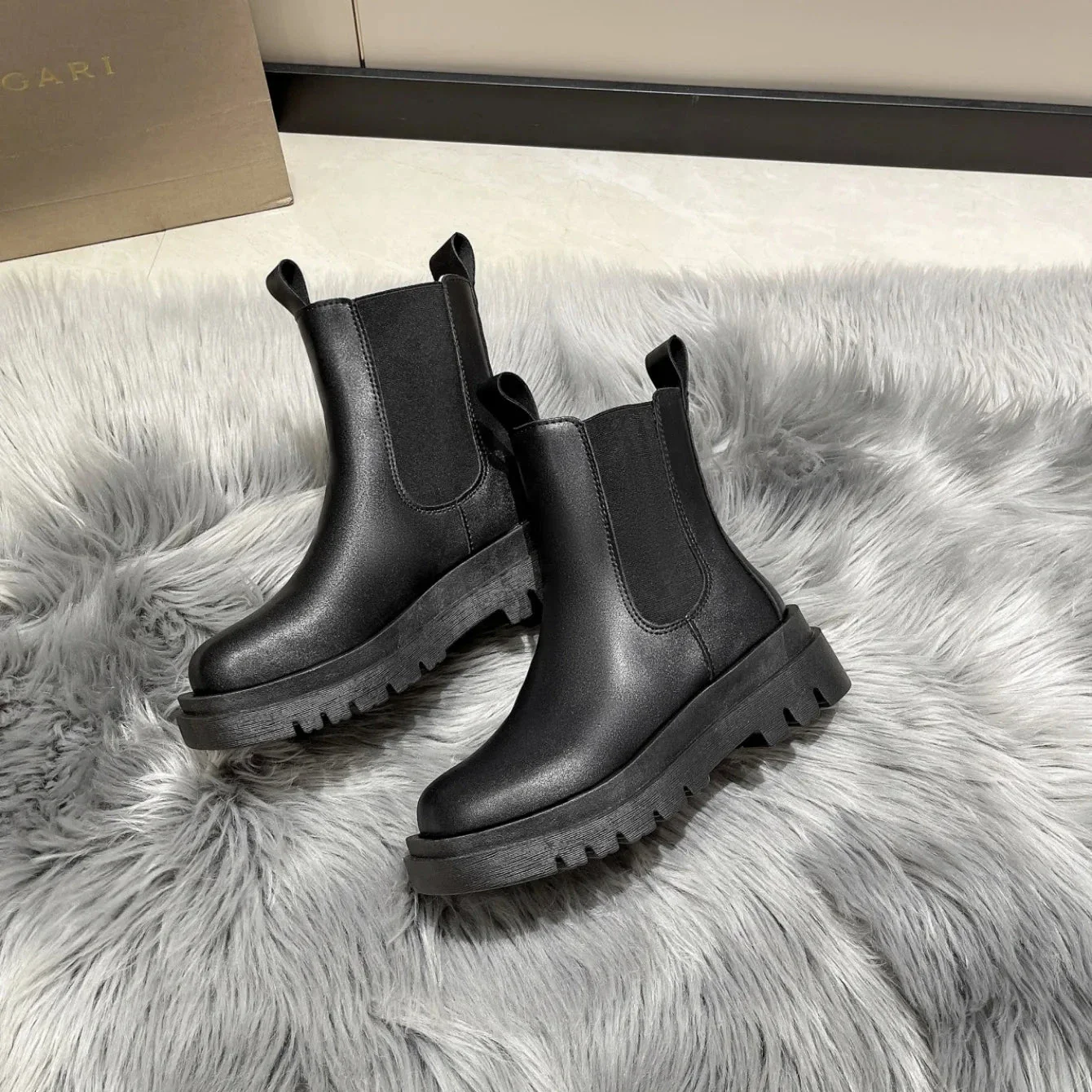 Bottes Femme Luxueuses et Modernes avec Semelle Épaisse – Look Puissant et Tendance – Image 9
