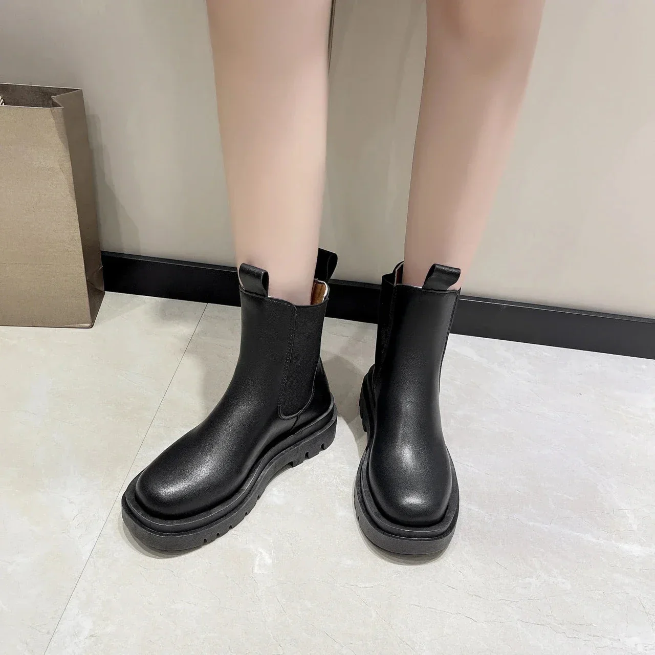 Bottes Femme Luxueuses et Modernes avec Semelle Épaisse – Look Puissant et Tendance – Image 5