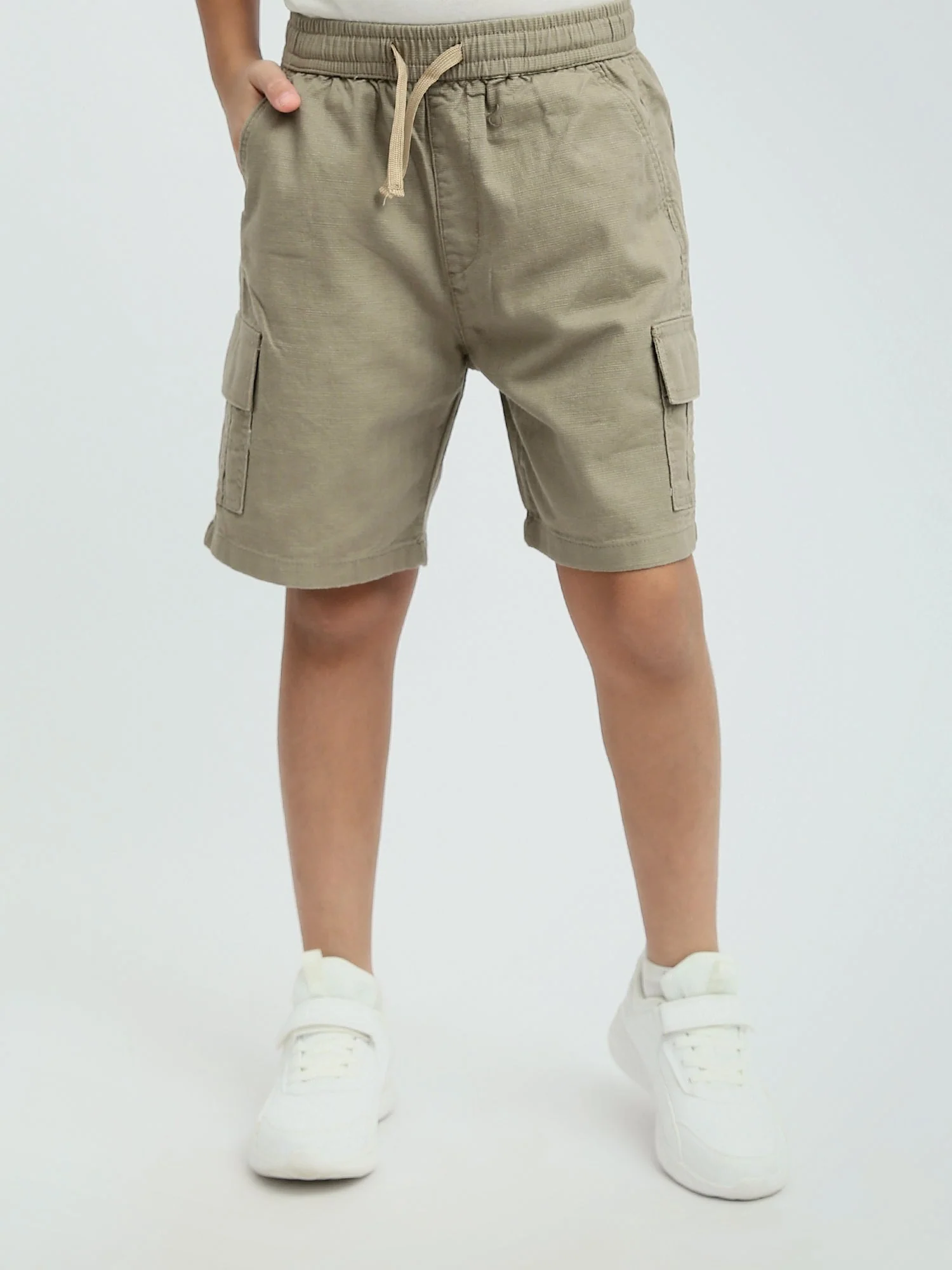 Short cargo garçon avec taille élastique et cordon – SHR24SGBC23168TB1