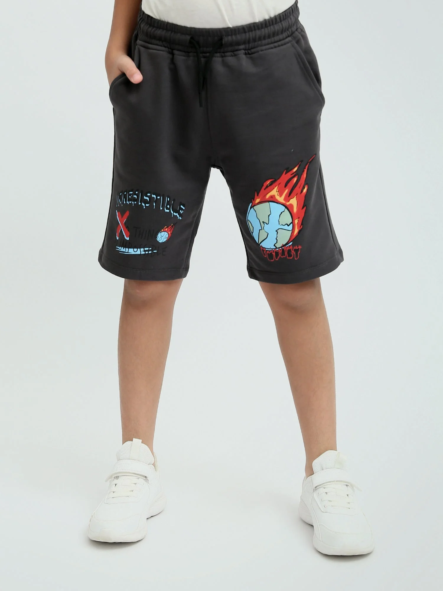 Short Enfant Gris Foncé avec Imprimé Unique – Style Confortable - SHR24SMPS32116TB1 – Image 4