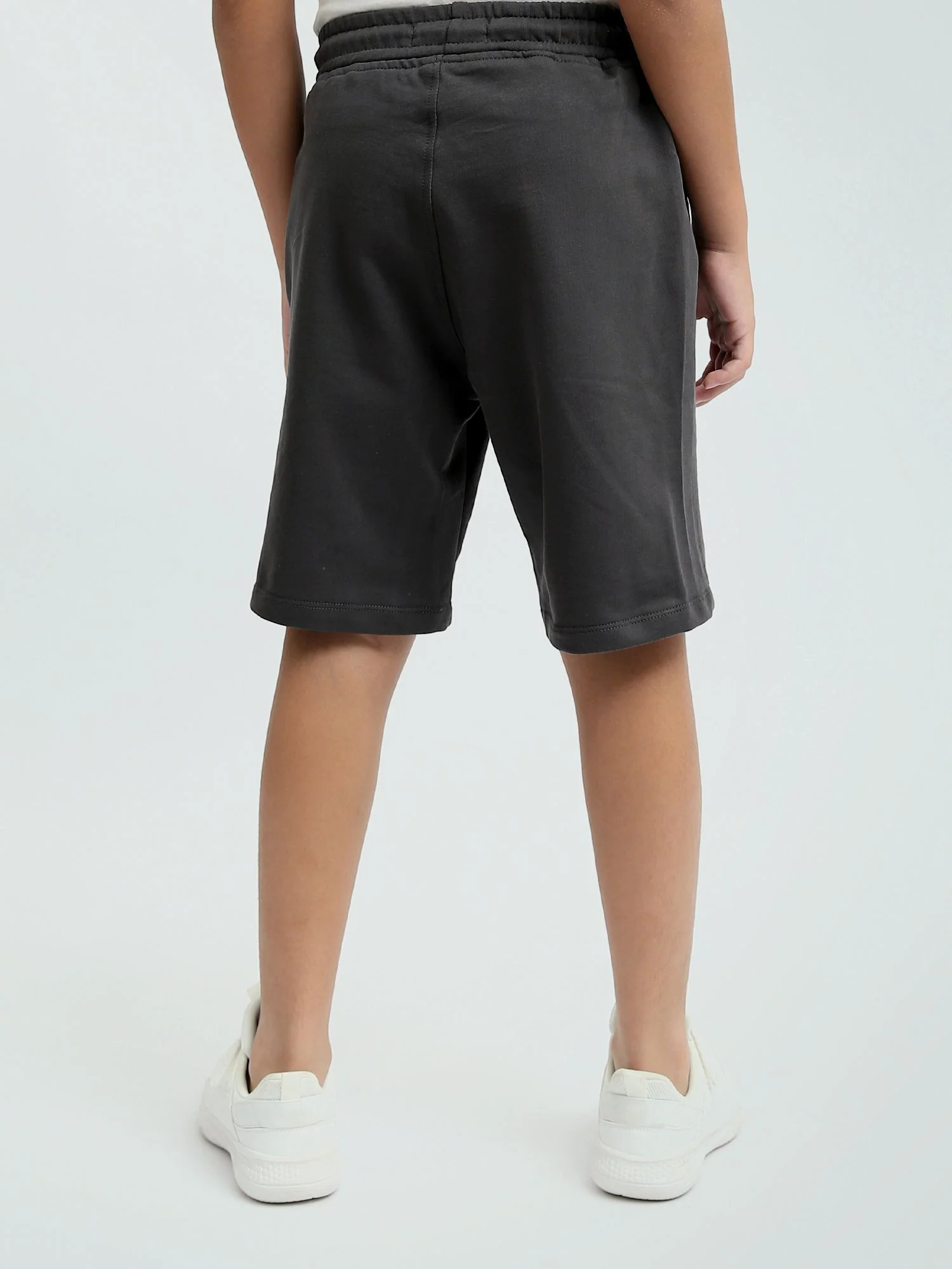 Short Enfant Gris Foncé avec Imprimé Unique – Style Confortable - SHR24SMPS32116TB1 – Image 2