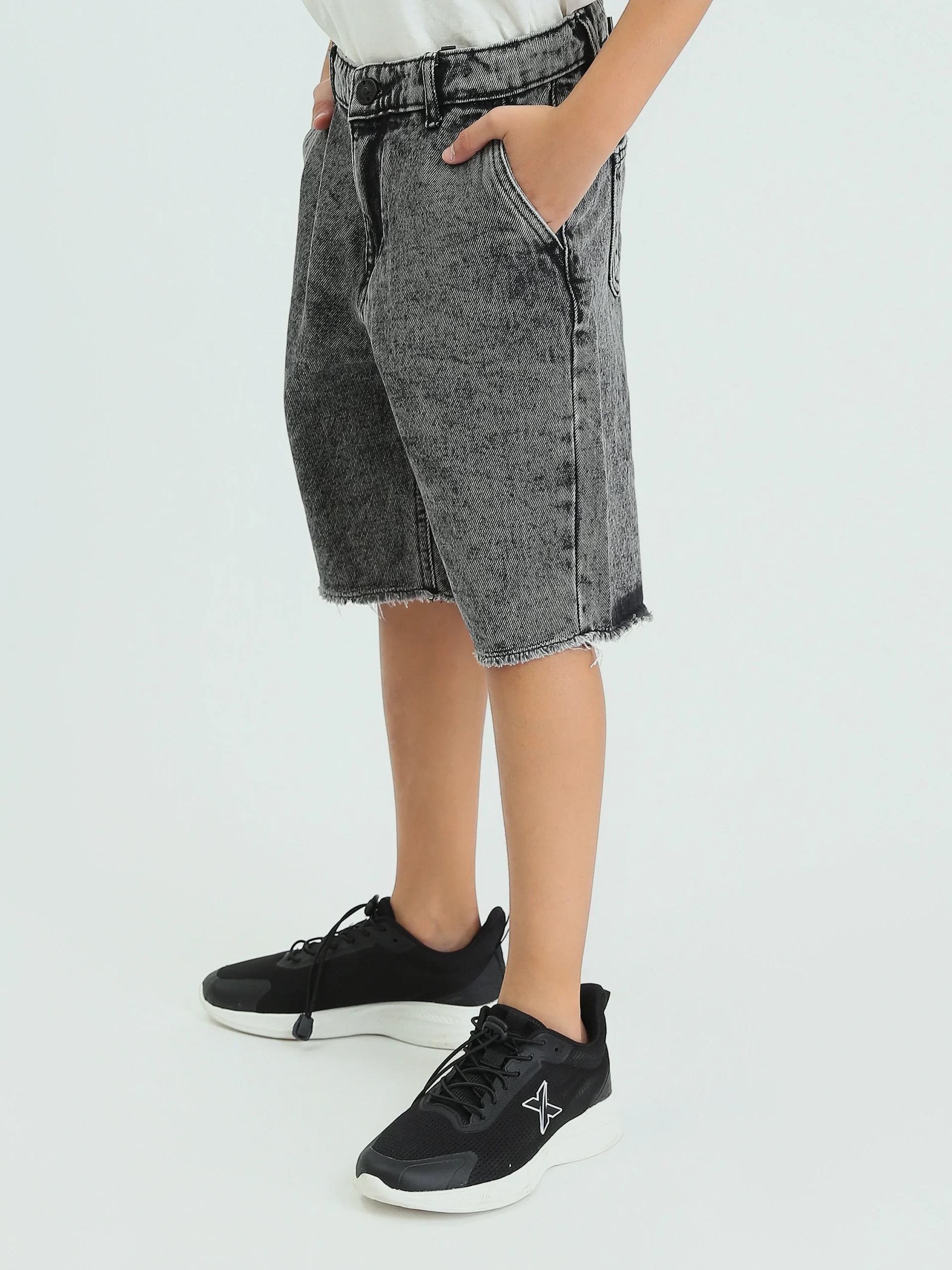 Short en jean enfant au design moderne avec effet délavé – SHR25SDBP31706TB1 – Image 3