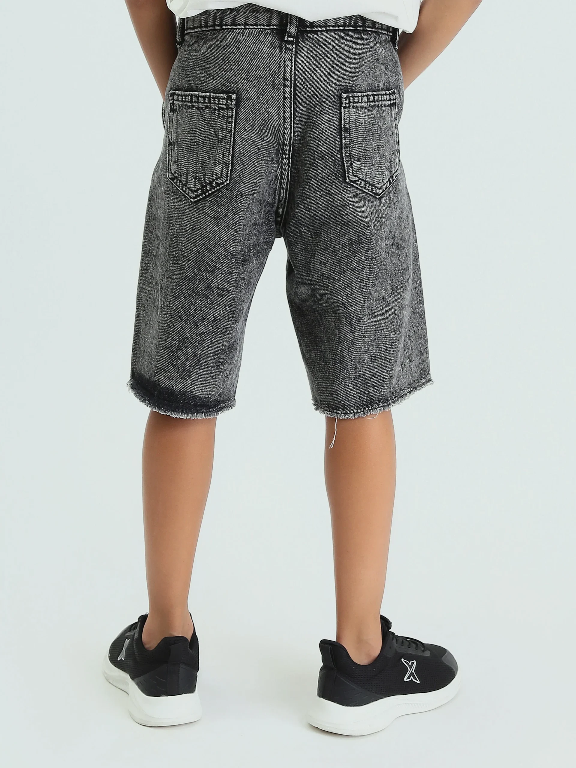 Short en jean enfant au design moderne avec effet délavé – SHR25SDBP31706TB1 – Image 4