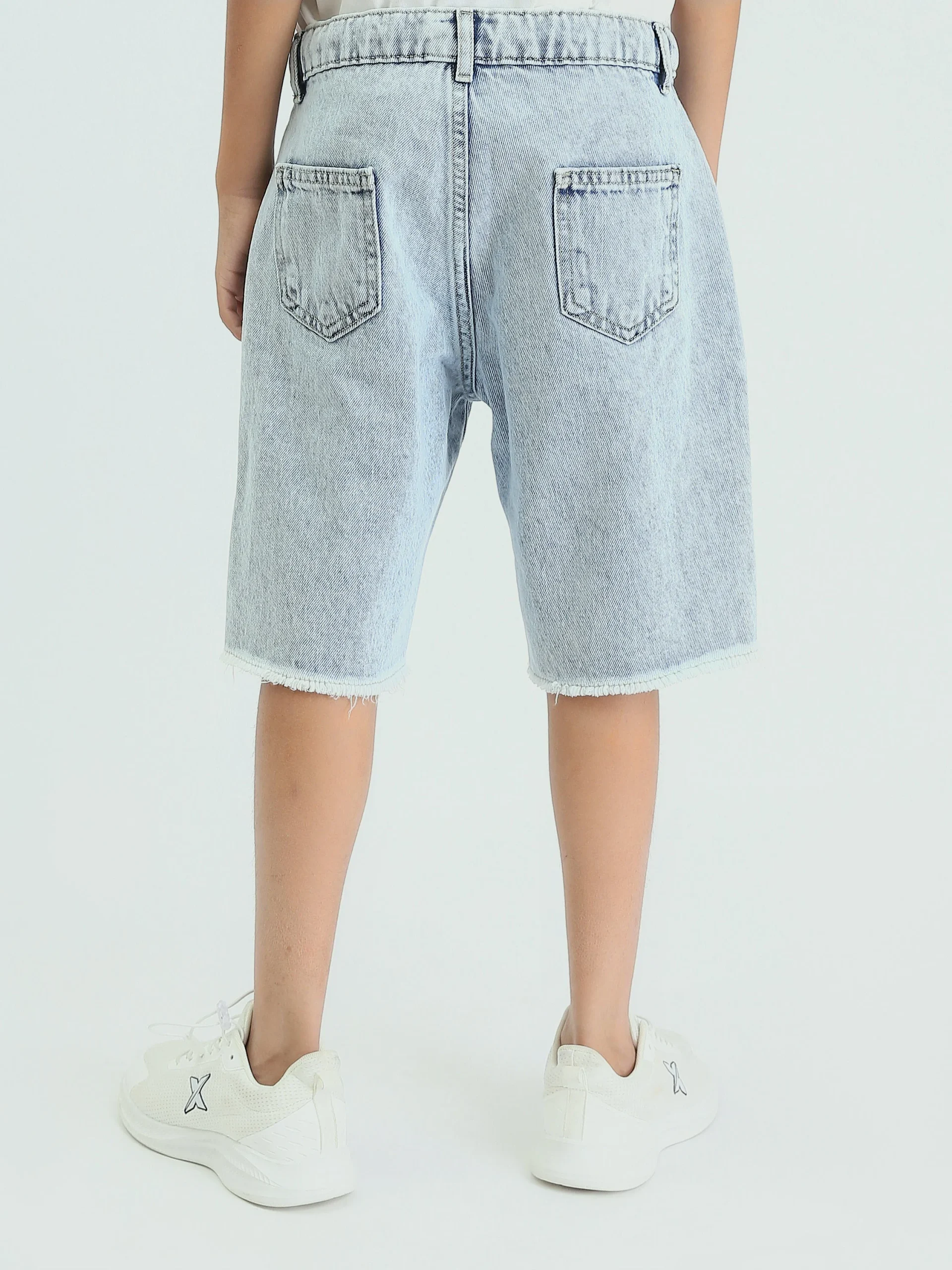Short en jean enfant au design moderne avec effet délavé – SHR25SDBP31706TB1 – Image 9
