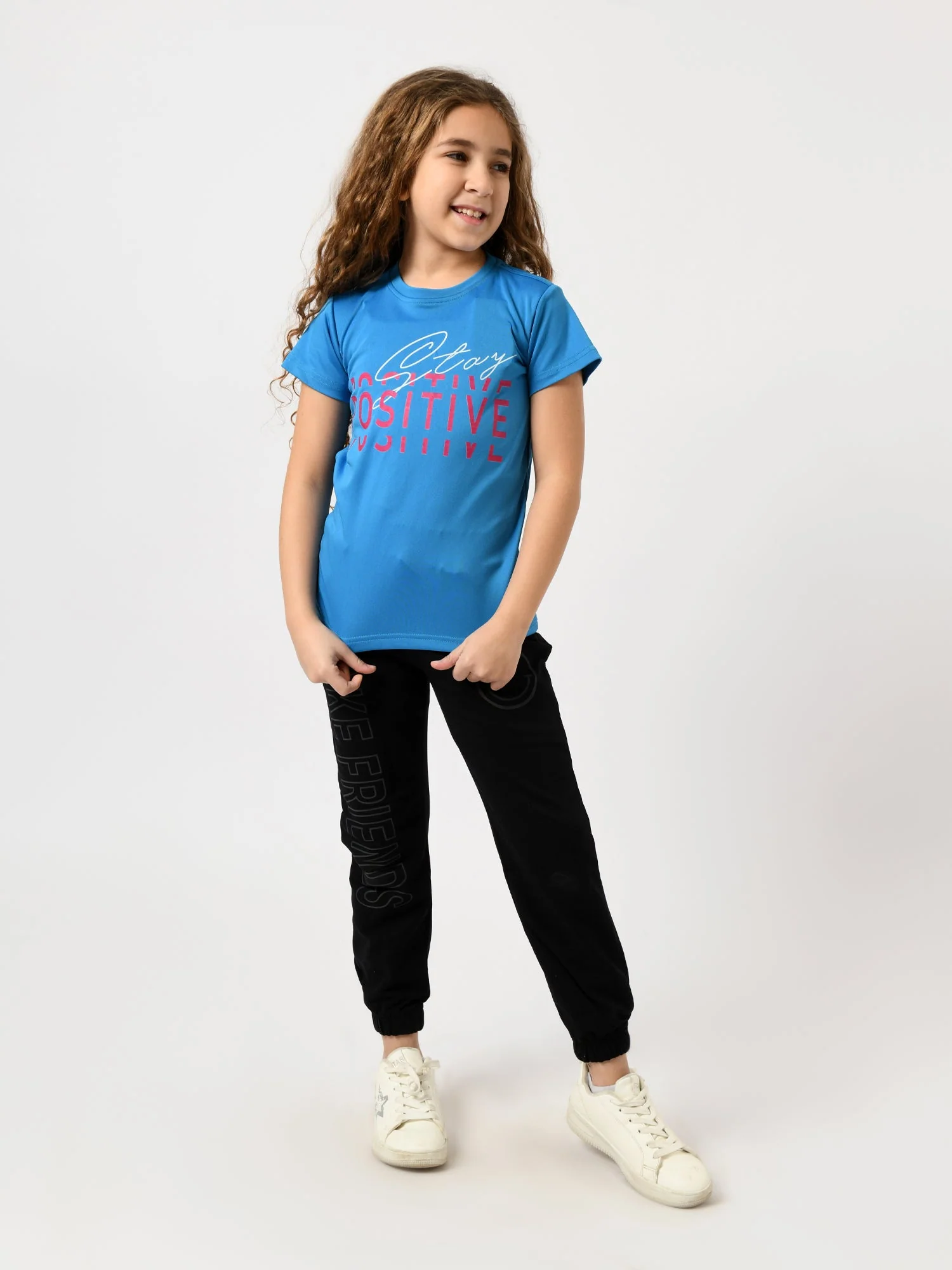 T-shirt fille à manches courtes, message Stay Positive – TSH24SPRR71089MG1 – Image 7
