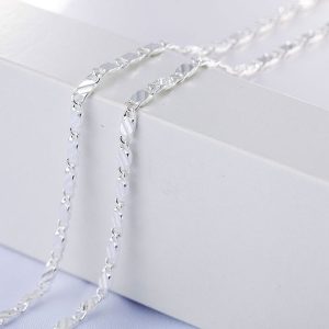 Collier argent ras du cou