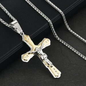 Collier avec une croix homme