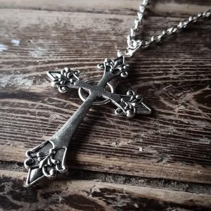 Collier croix gothique