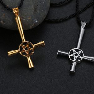 Collier croix satanique