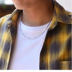 Collier fin ras de cou