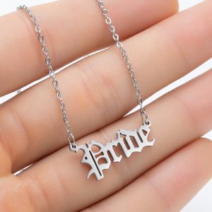 Collier écriture gothique