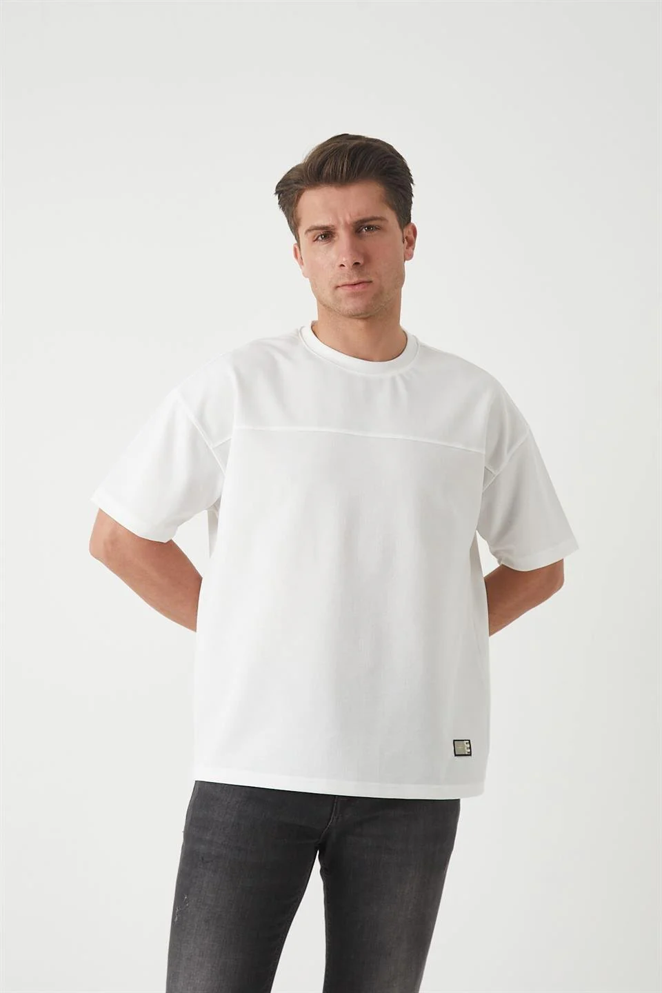 t‑shirt oversize homme avec panneaux design – Image 7