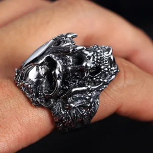 Bague acier biker et gothique téte nordique