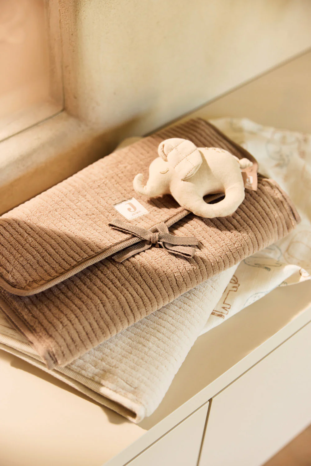Jollein – Tapis à langer nomade cloudy rib – milky coffee – Image 5